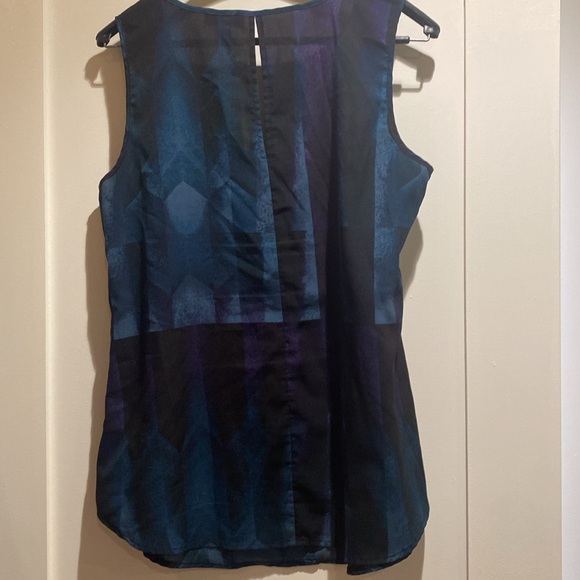 Le Chateau sleeveless blouse. Size Lg - Picture 6 of 7